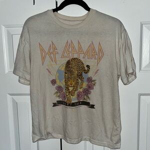 Women’s Def Leppard Graphic Tee Size Small - Cropped